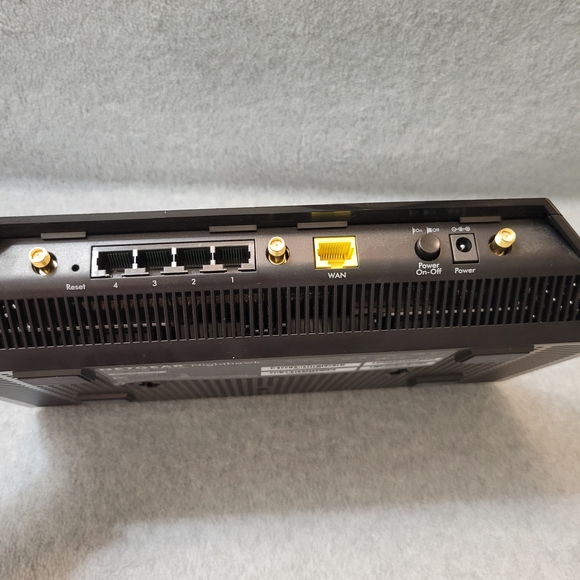 NETGEAR WiFi Router AC2600 - Picture 2 of 9